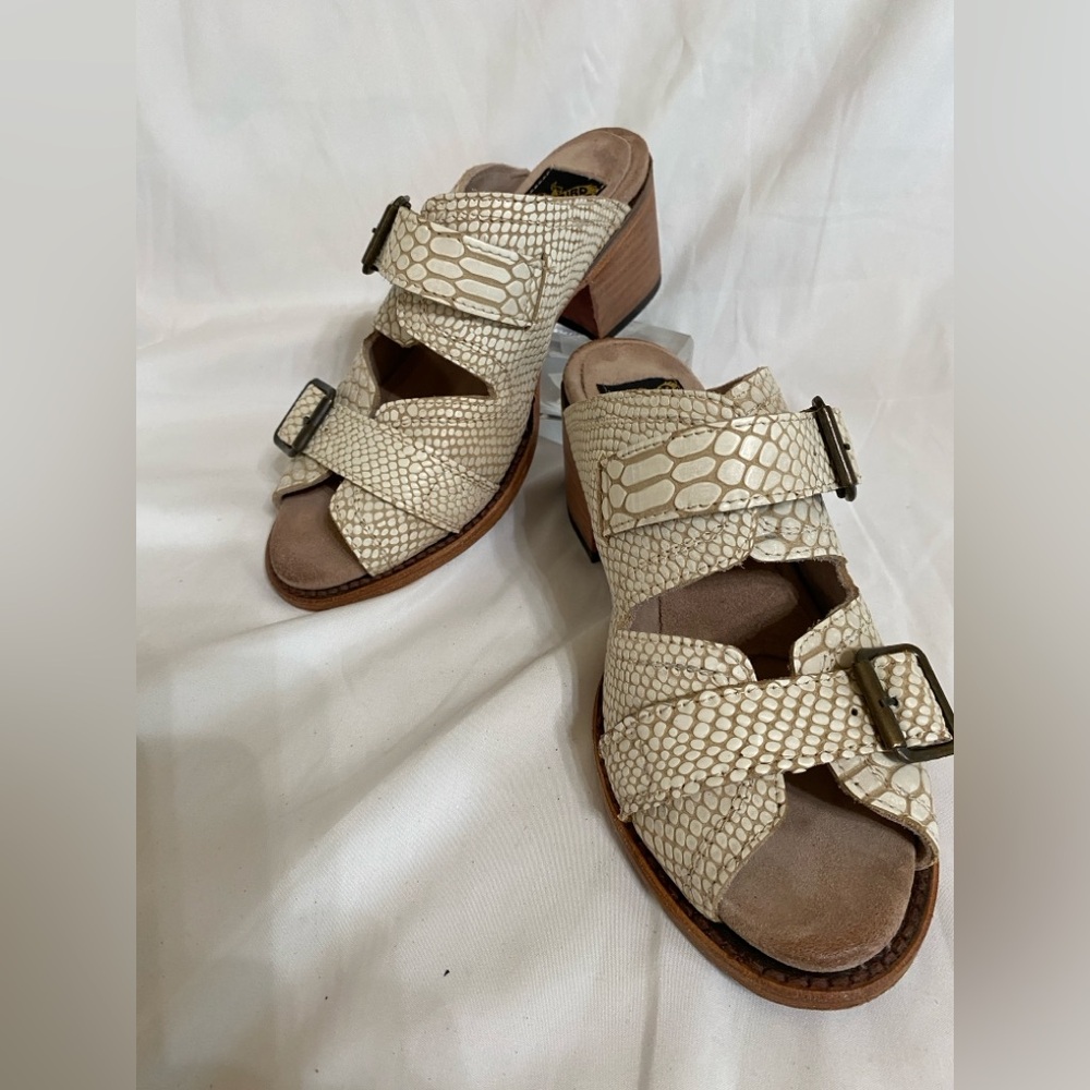 FREEBIRD by Steven, Caprice,Leather, buckle slide sandals,cream, Authentic SZ 7